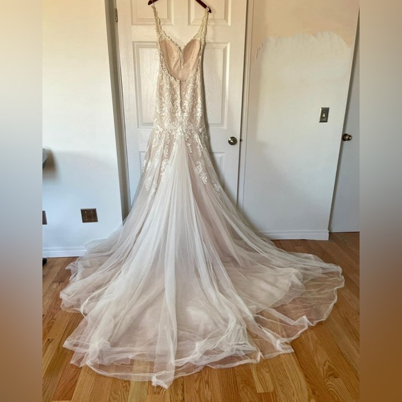 Essence Bridal Collection; Ivory w blush tone underneath;size 4-6(Bride size 10) - Picture 8 of 10